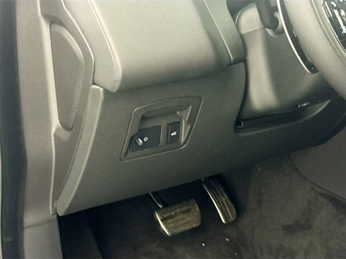 New 2026 Land Rover Range Rover Velar Dynamic SE image 10