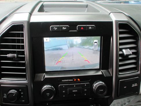 Used 2017 Ford F150 XLT w/ Equipment Group 302A Luxury AWD/4WD image 12
