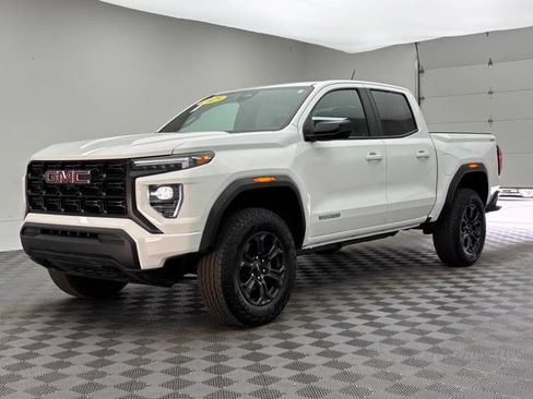 Used 2025 GMC Canyon Elevation AWD/4WD image 2