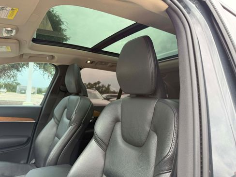 Used 2022 Volvo XC90 T6 Momentum image 13