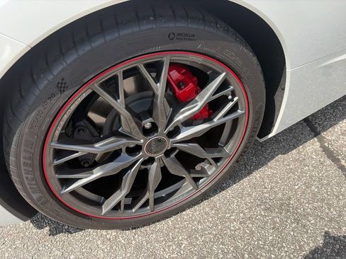 Used 2023 Chevrolet Corvette Stingray Premium Conv w/ Z51 Performance Package RWD image 4