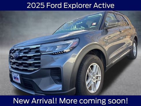 Used 2025 Ford Explorer Active image 2