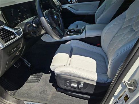 Used 2025 BMW X5 xDrive40i w/ M Sport Package AWD/4WD image 16