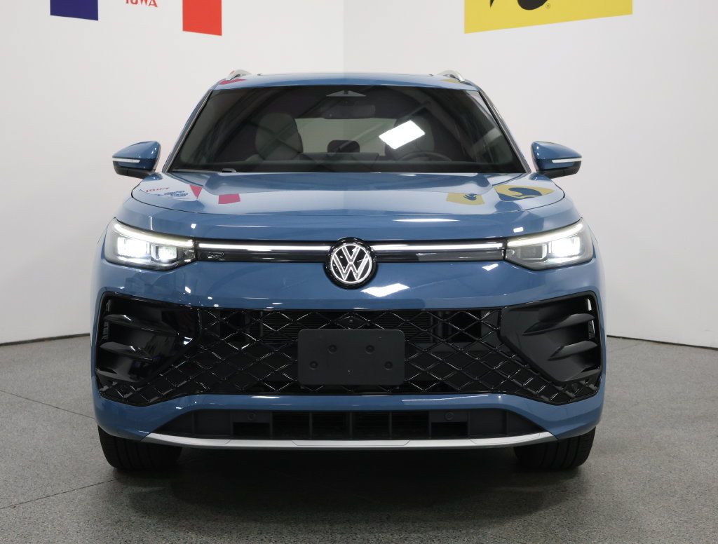 Used 2025 Volkswagen Tiguan SEL R-Line AWD/4WD image 7