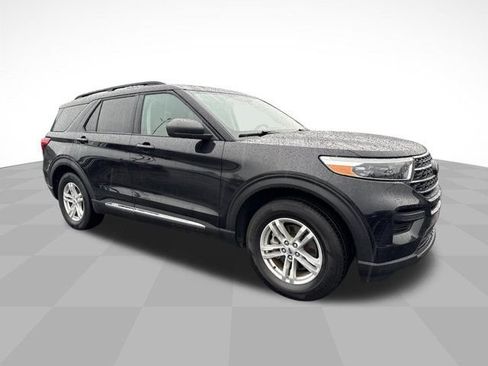 Used 2022 Ford Explorer XLT RWD image 3