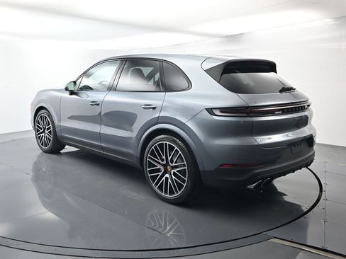 Certified 2026 Porsche Cayenne S AWD/4WD image 3
