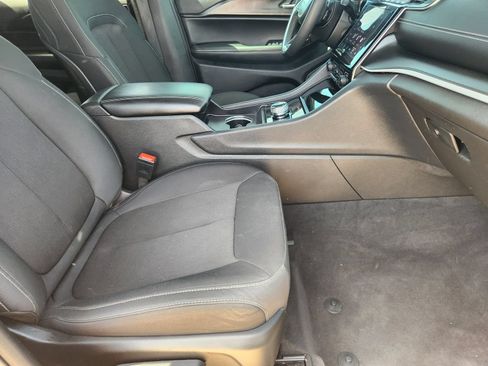 Used 2025 Jeep Grand Cherokee Laredo X RWD image 14