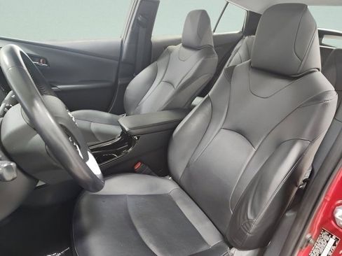 Used 2018 Toyota Prius Prime Premium image 21