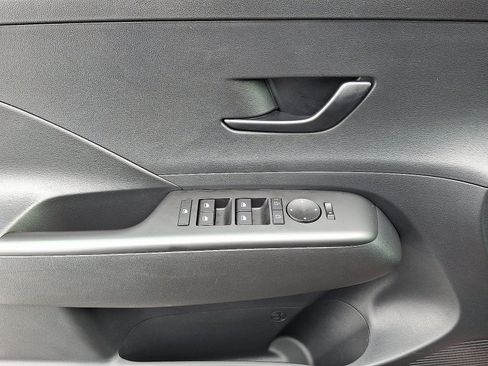 Certified 2025 Hyundai Kona SE image 12