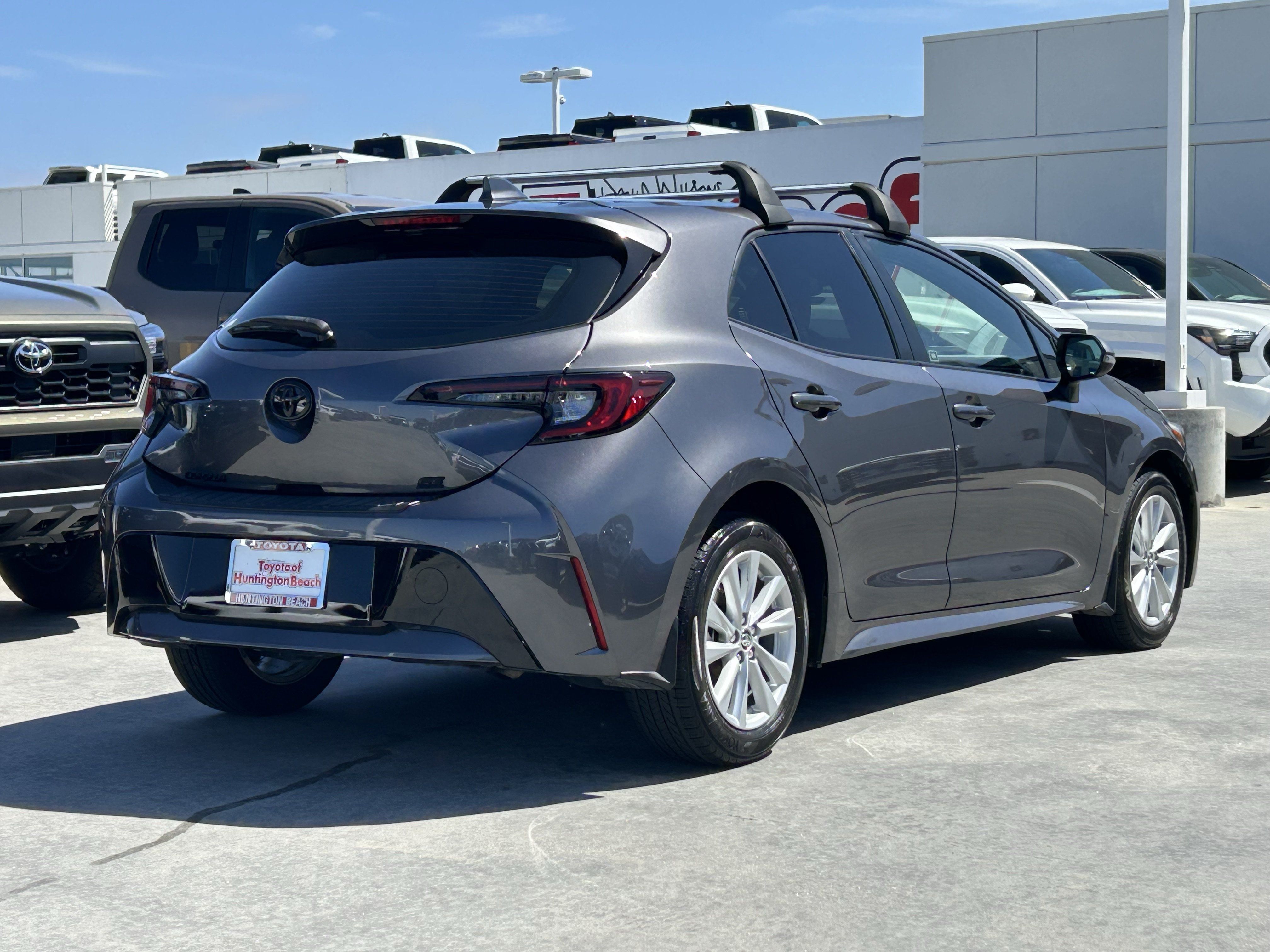 Certified 2025 Toyota Corolla SE w/ SE Package FWD image 3
