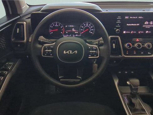 Used 2023 Kia Sorento LX FWD image 12