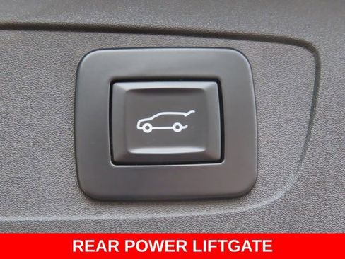 Used 2019 Buick Regal Essence w/ Driver Confidence Package I image 34