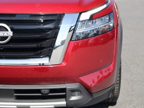 Used 2023 Nissan Pathfinder Platinum w/ Lighting Package (N93) FWD image 8