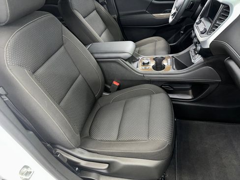 Certified 2023 GMC Acadia SLE w/ Driver Convenience Package image 33