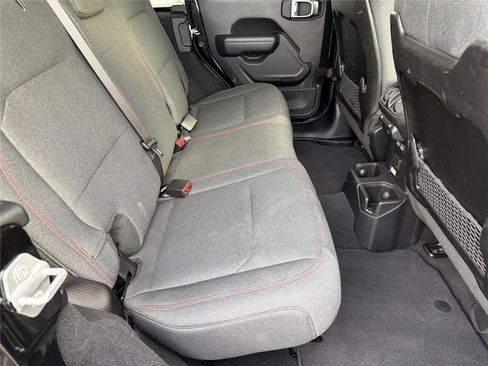 Used 2025 Jeep Wrangler Unlimited Rubicon AWD/4WD image 14