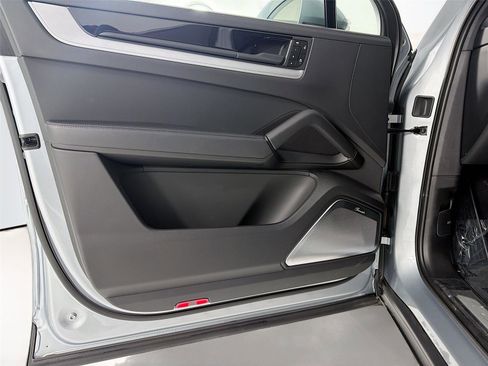 New 2025 Porsche Cayenne S image 6