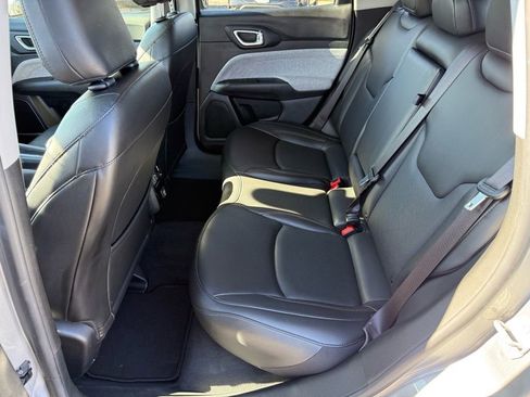 Used 2022 Jeep Compass Latitude image 12