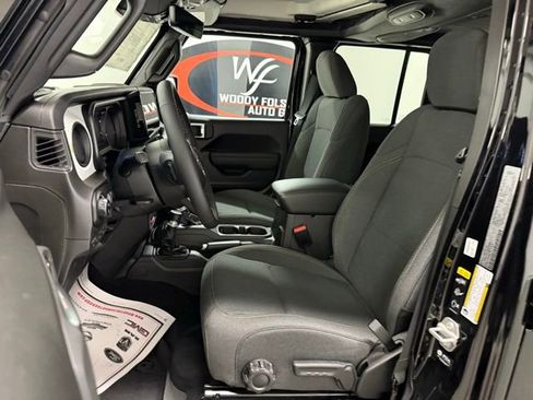 New 2025 Jeep Gladiator Willys image 8