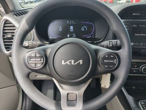 Used 2025 Kia Soul LX FWD image 29