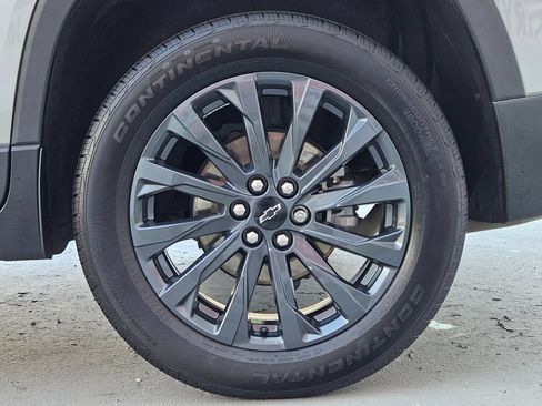 Used 2023 Chevrolet Traverse RS FWD image 28
