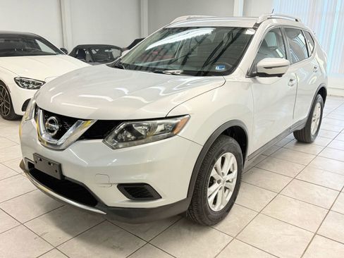 Used 2016 Nissan Rogue SV w/ SV Premium Package image 3