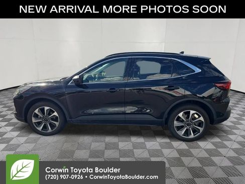 Used 2023 Ford Escape Platinum w/ Premium Technology Package AWD/4WD image 4