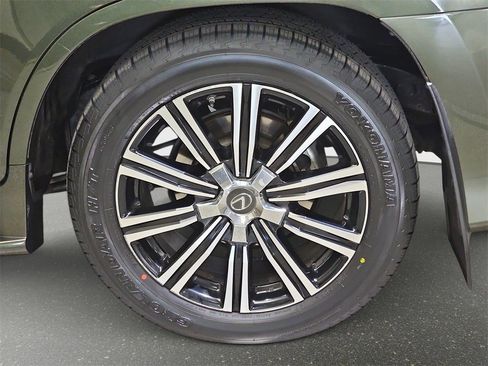 Used 2021 Lexus LX 570 4WD w/ Luxury Package image 37