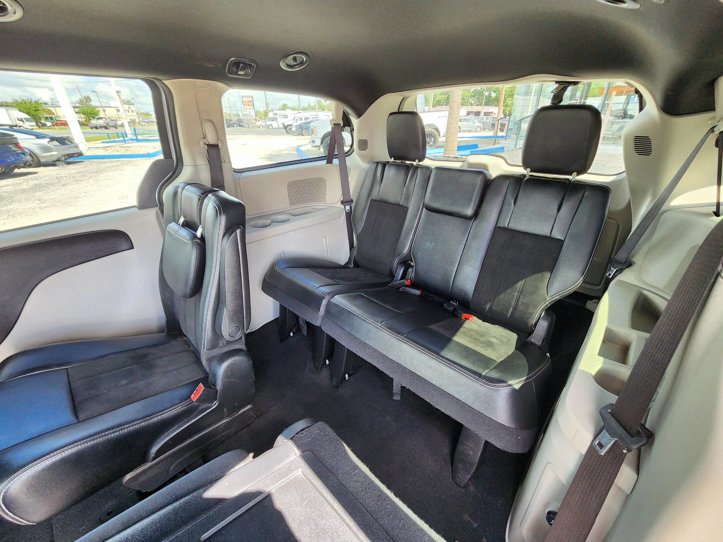 Used 2019 Dodge Grand Caravan SXT FWD image 14