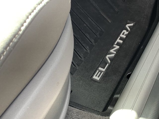 Used 2025 Hyundai Elantra SEL FWD image 14