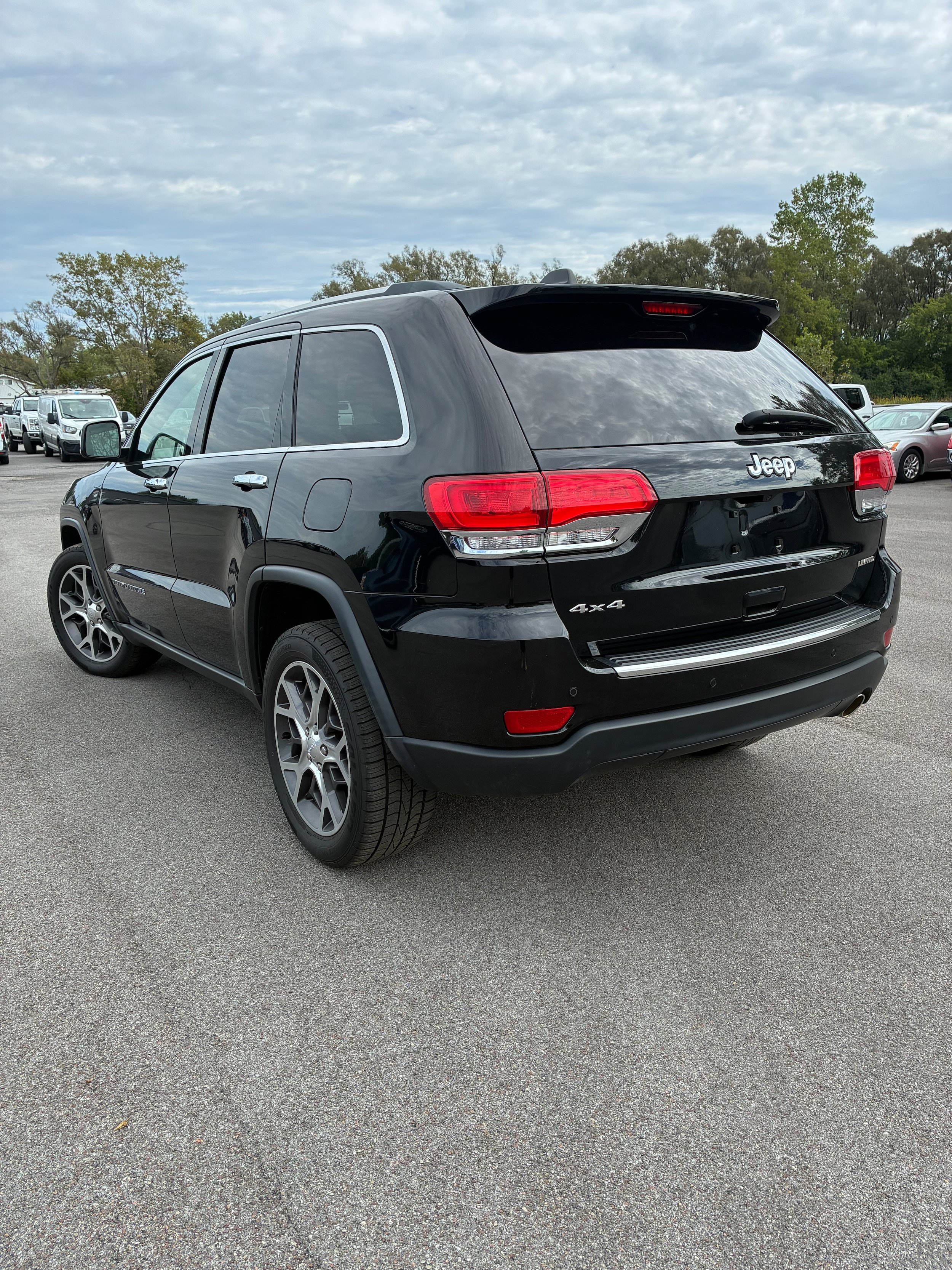 Used 2019 Jeep Grand Cherokee Limited AWD/4WD image 2