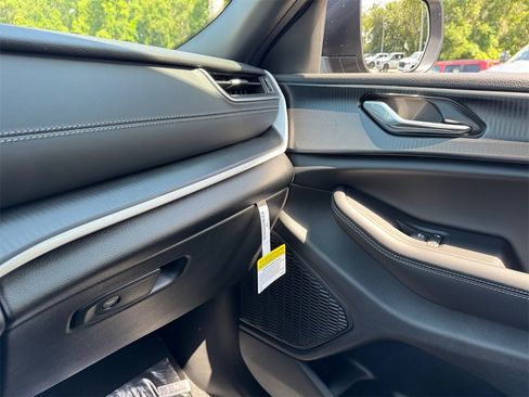 New 2025 Jeep Grand Cherokee L Laredo w/ Luxury Tech Group I image 29