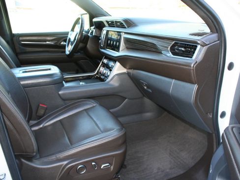 Used 2021 GMC Yukon Denali w/ Denali Premium Package image 30