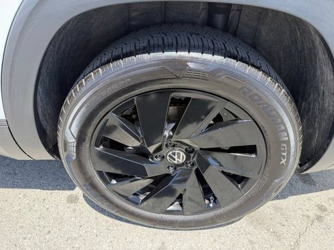 Certified 2026 Volkswagen Atlas SE w/ Black Wheel Package FWD image 12
