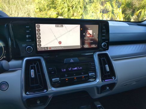 Used 2023 Kia Sorento SX image 23