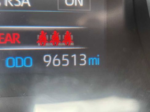 Used 2019 Toyota RAV4 XLE w/ Carpet Mat Package image 28