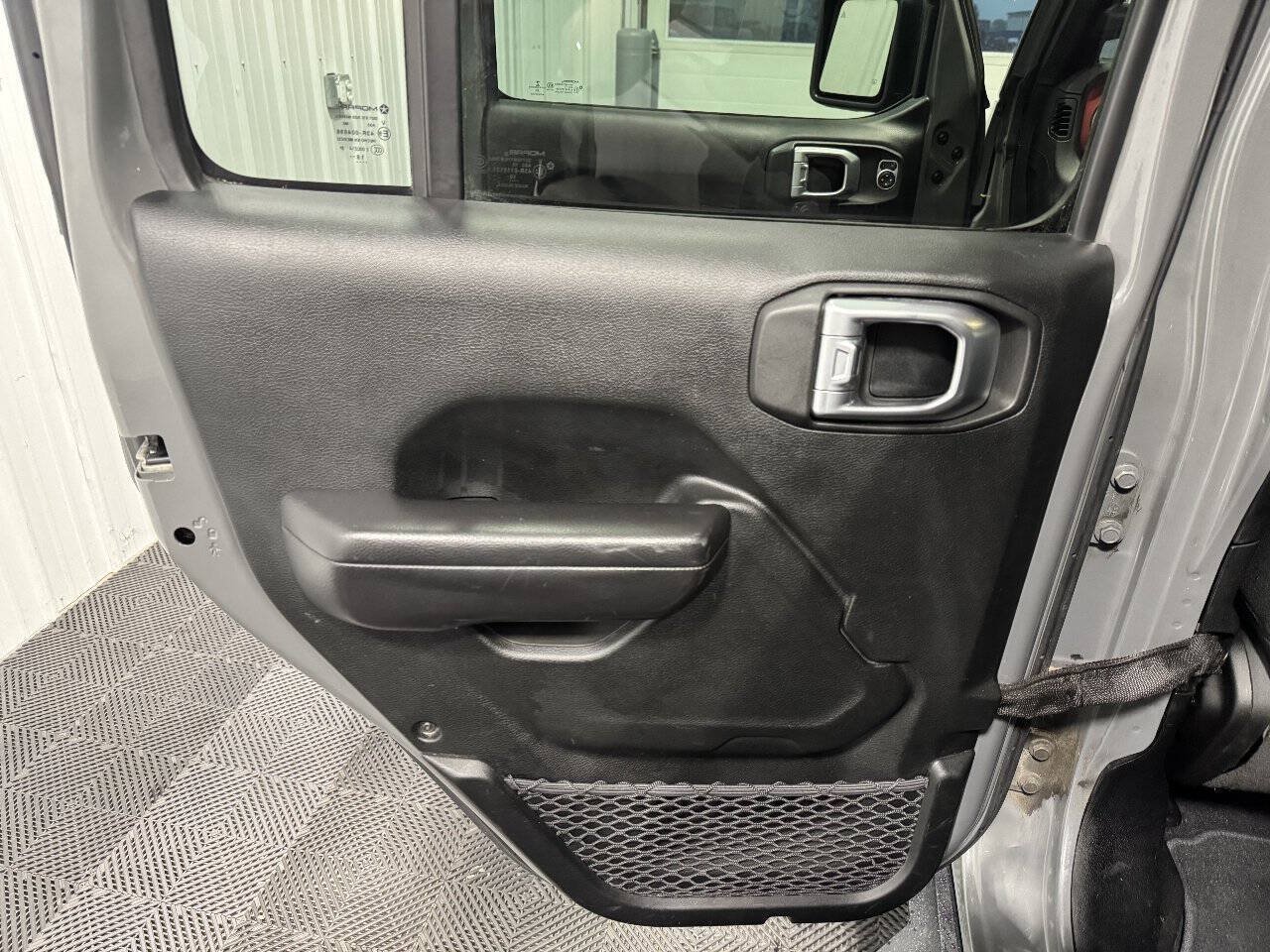 Used 2019 Jeep Wrangler Unlimited Rubicon w/ Uconnect 4C Nav & Sound Group AWD/4WD image 13