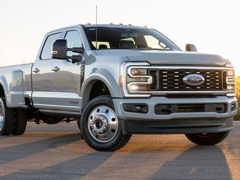 Used 2025 Ford F450 Platinum w/ FX4 Off-Road Package AWD/4WD image 3