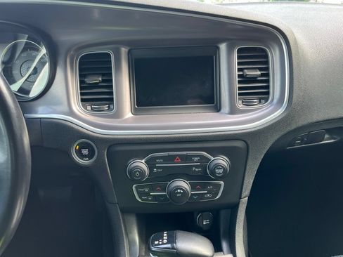 Used 2022 Dodge Charger SXT RWD image 21