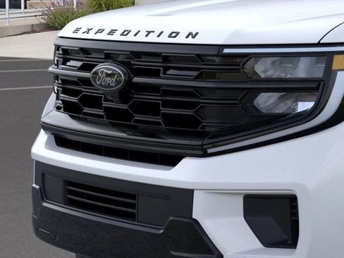 New 2026 Ford Expedition Platinum image 17