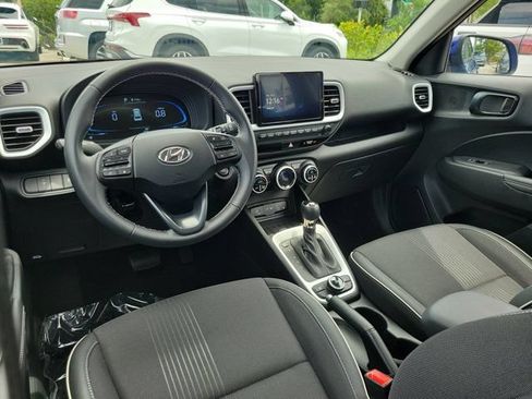 Used 2025 Hyundai Venue Limited FWD image 10