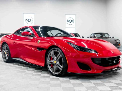 Used 2019 Ferrari Portofino RWD image 6