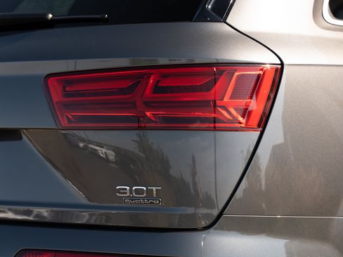 Used 2018 Audi Q7 3.0T Prestige w/ Prestige Package AWD/4WD image 27