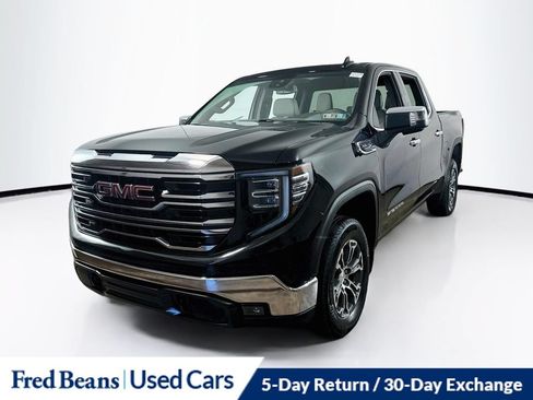 Used 2025 GMC Sierra 1500 SLT AWD/4WD image 3
