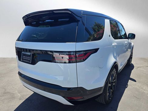 Certified 2025 Land Rover Discovery Dynamic SE image 4