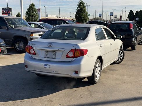 Used 2010 Toyota Corolla LE image 5