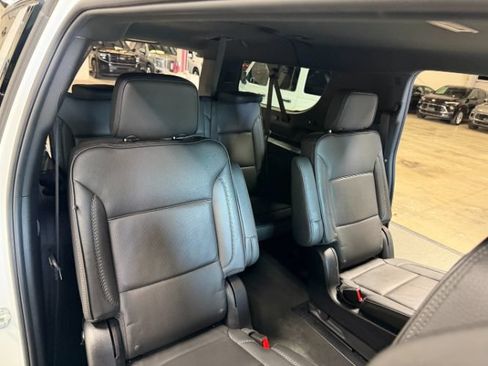 Used 2025 GMC Yukon XL Denali AWD/4WD image 32