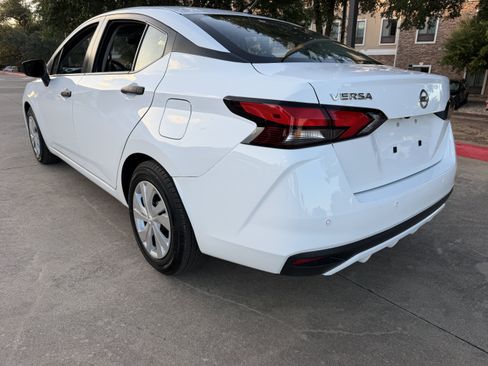Used 2022 Nissan Versa S FWD image 5