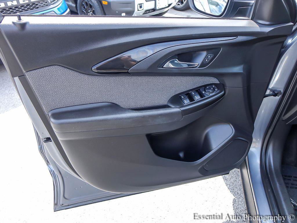 Used 2021 Chevrolet TrailBlazer LT w/ Convenience Package FWD image 18