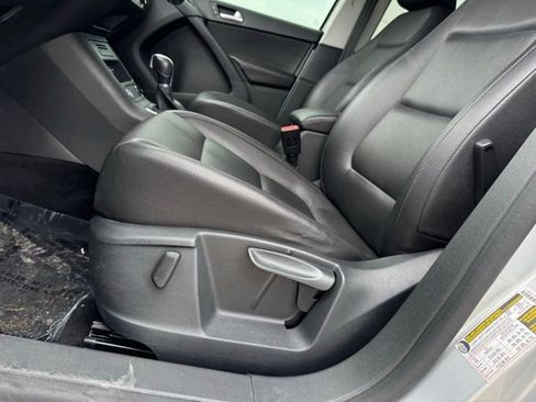 Used 2017 Volkswagen Tiguan S image 7