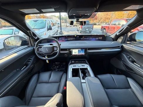 New 2025 Lincoln Navigator L Reserve w/ Jet Appearance Package image 11